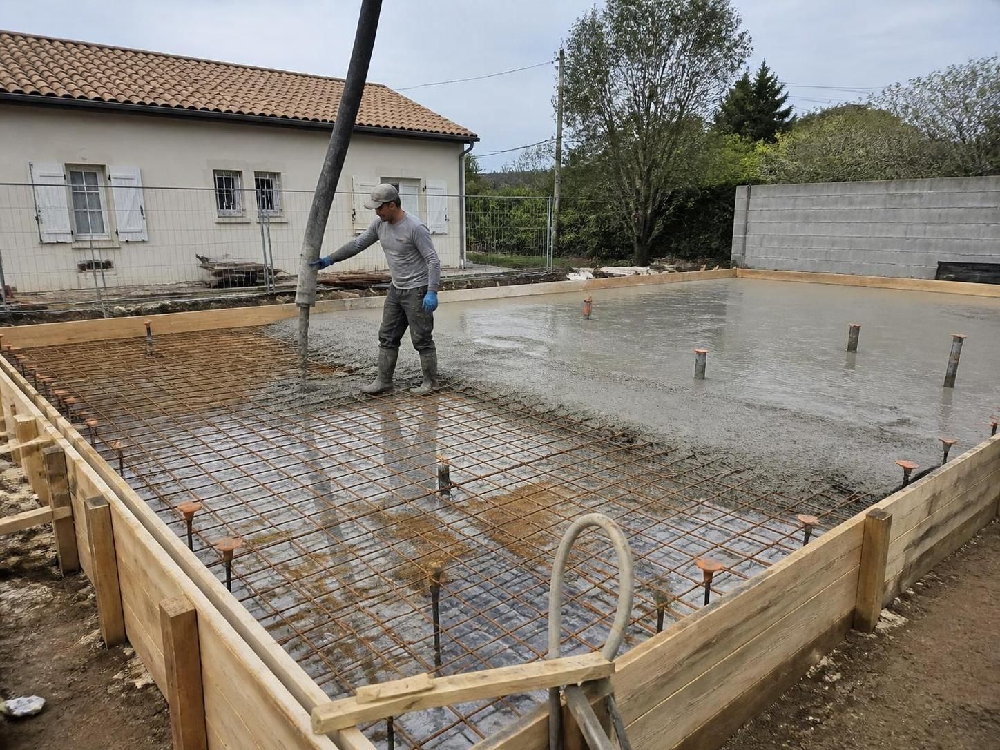 découvrez les étapes essentielles pour faire du béton et réussir votre chantier maison sans stress grâce à nos conseils pratiques et faciles à suivre.