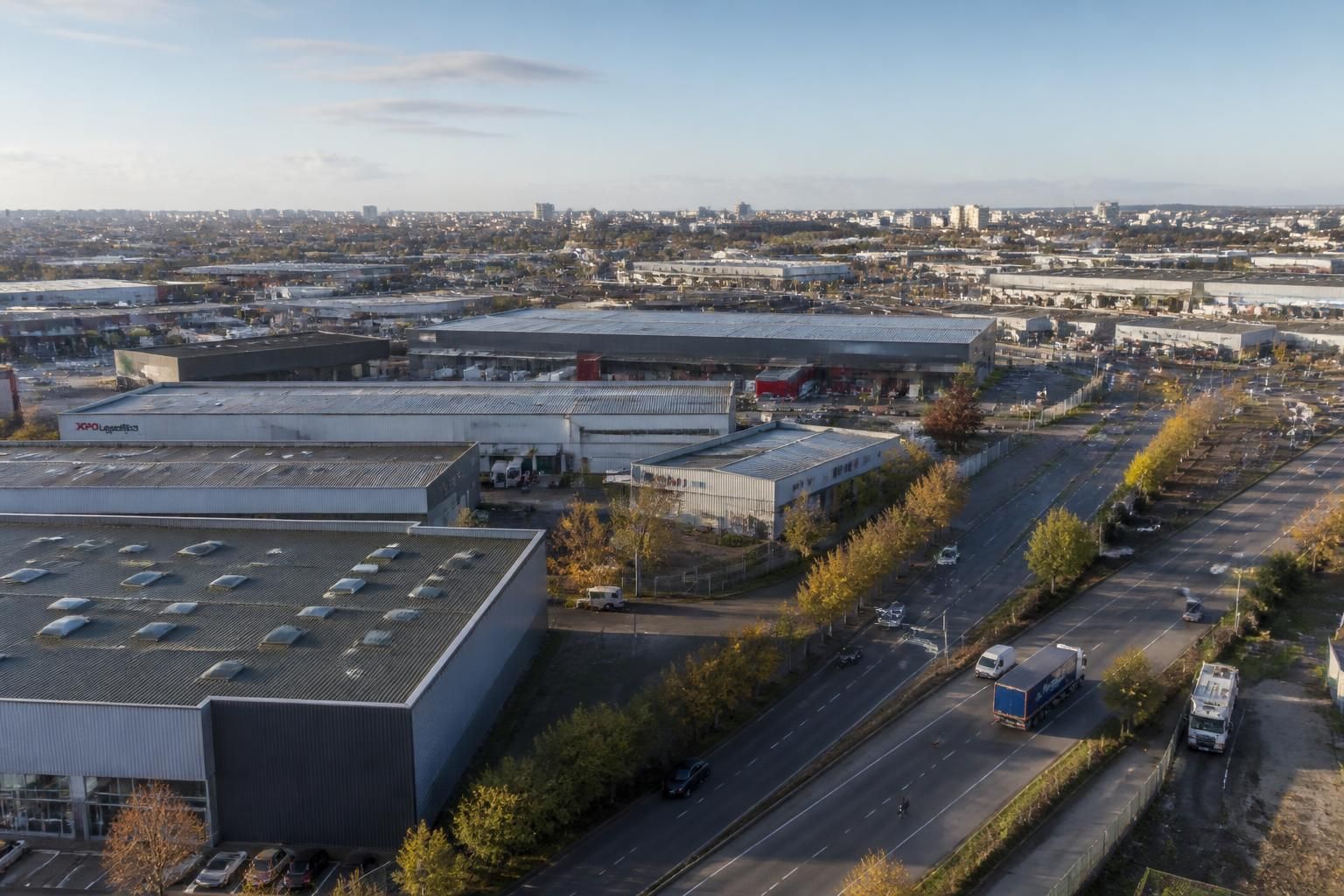 découvrez les avantages d'investir dans la zone industrielle d’aubervilliers, un emplacement stratégique en périphérie parisienne offrant dynamisme économique, accessibilité et opportunités de développement pour votre entreprise.
