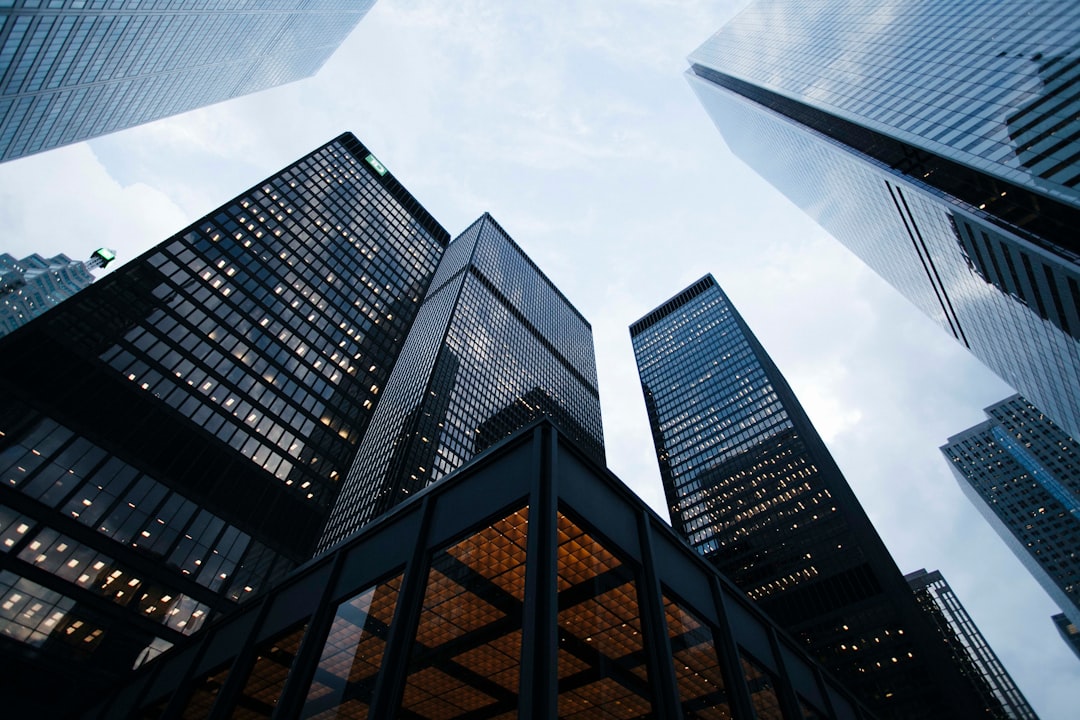 découvrez nos solutions d'assurance adaptées à vos besoins pour protéger ce qui compte le plus. comparez et choisissez la couverture idéale en toute simplicité.
